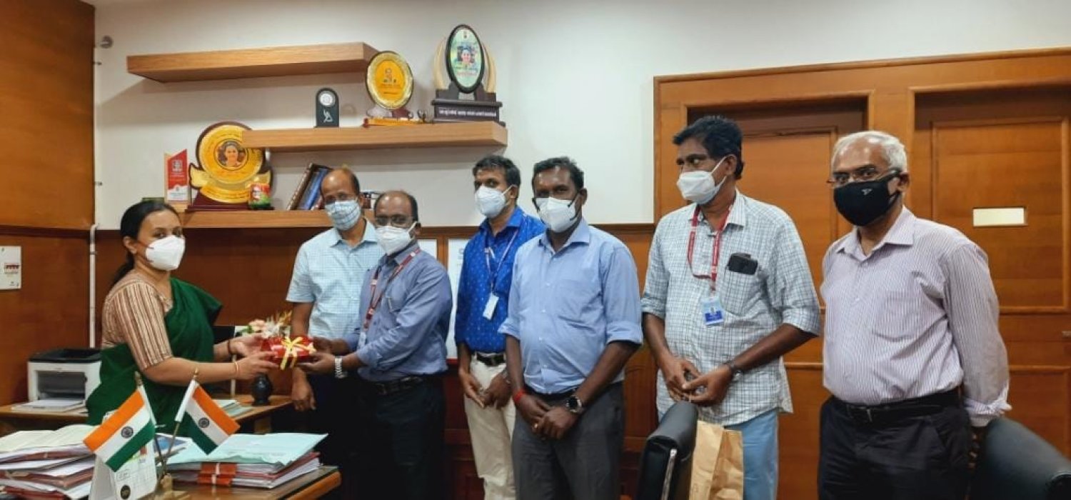 Pulse Oximeter developed by CET is handed over to the Kerala Health Department